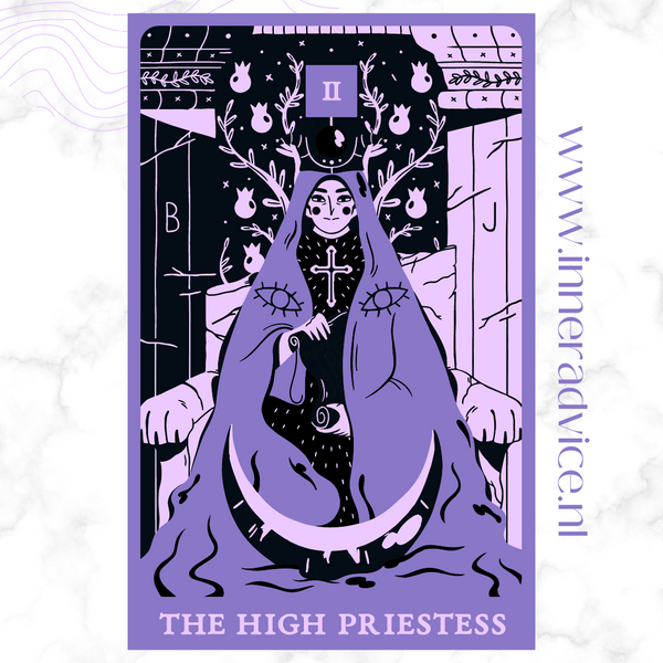 De betekenis van de Hoge Priesteres in de tarot, de mystieke kaart van spiritualiteit en intuïtie. Waarom duikt ze op?